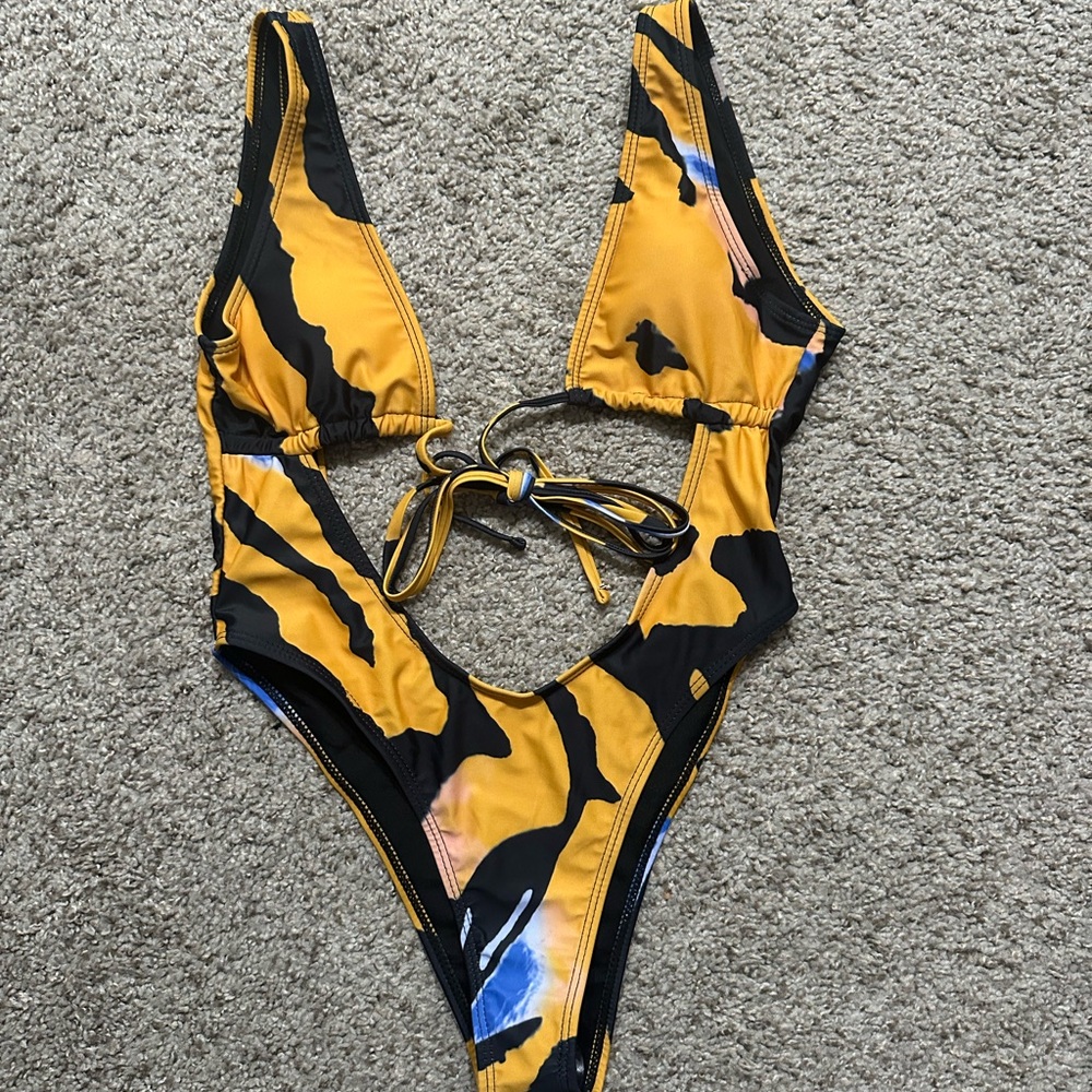 Matte~Michail Stylish Yellow and Black Women’s One Piece Swimsuit~Size Medium